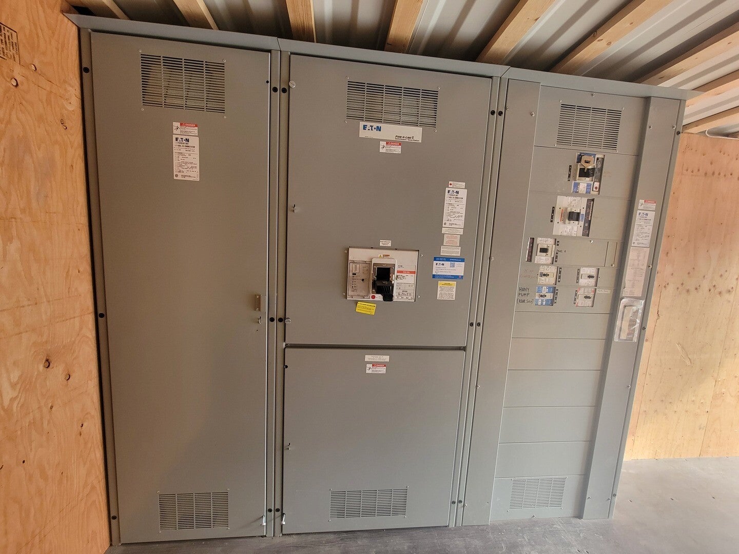 2000 Amps 480Y/277 Volts Eaton Switchgear Power Distribution Center w/ 45 KVA Transformer & Panels - Image 1