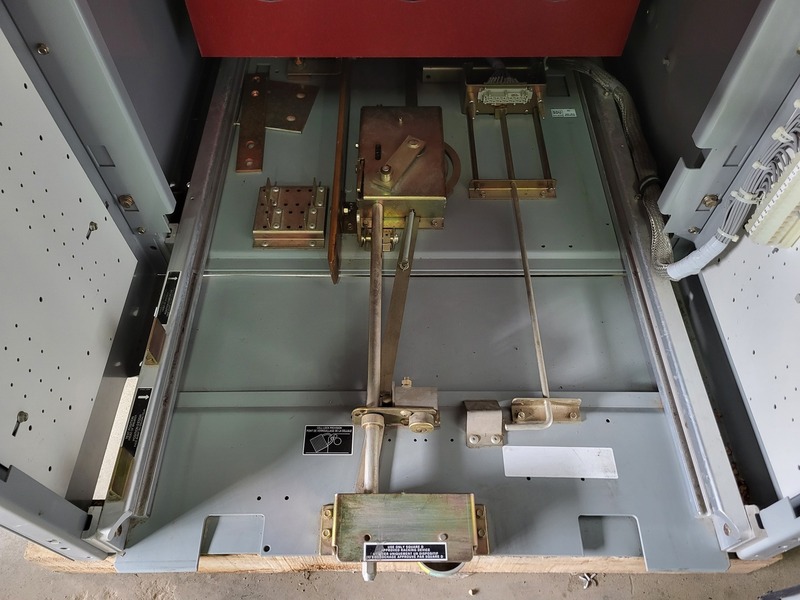 Federal Pioneer, 1200 Amps 4160 Volts Switchgear, Main Breaker & Tie Breaker w/ 2 Auxiliary Units, 2007 - Image 10