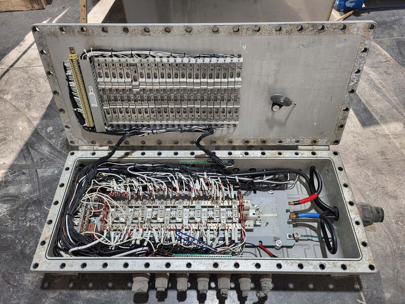 Appleton #XPE32252B.I152, 225 Amps, 120/208 Volts, 3 Phase, 42 Circuits Panelboard, 2002 - Image 1
