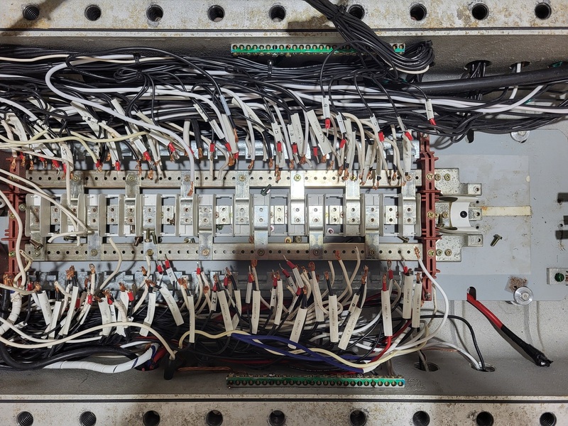 Appleton #XPE32252B.I152, 225 Amps, 120/208 Volts, 3 Phase, 42 Circuits Panelboard, 2002 - Image 8
