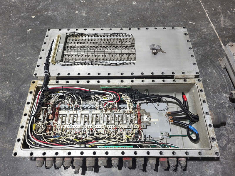 Appleton #XPE32252B.K133, 225 Amps, 120/208 Volts, 3 Phase, 42 Circuits Panelboard - Image 1