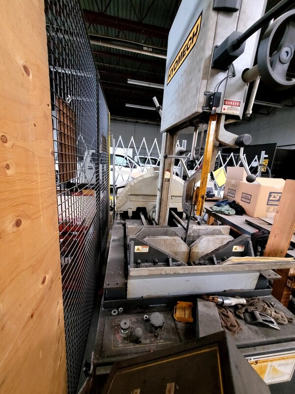 Hyd-Mech #VW18, 22" x 18" Vertical Bandsaw - Image 4
