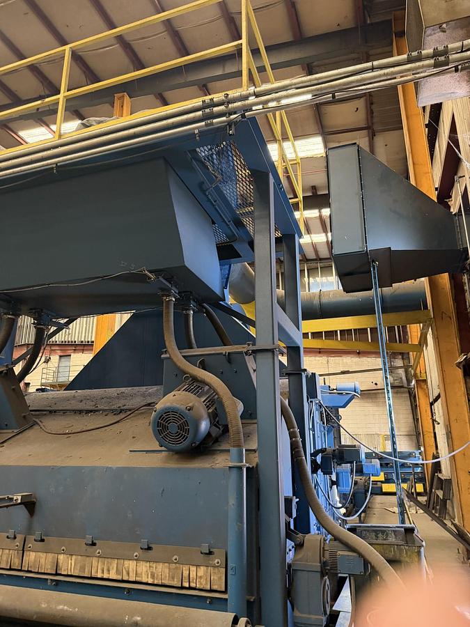 Blastec, Plate Conveyor Shot Blasting System, 120" plate width, (4) 40 HP blast wheels, 50' powered roller - Image 10