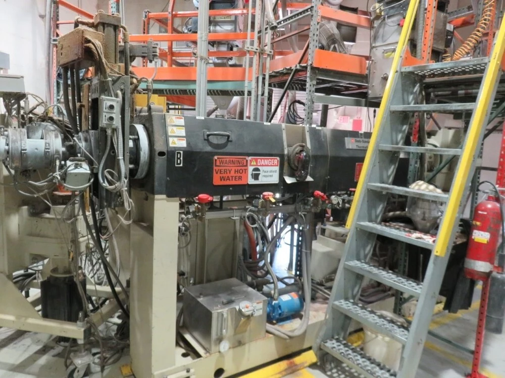 Davis Standard 3-extruder sheet extrusion line, 4.5"/3.5"/2" extruders, 54" die, 3-roll downstack, Maag - Image 8