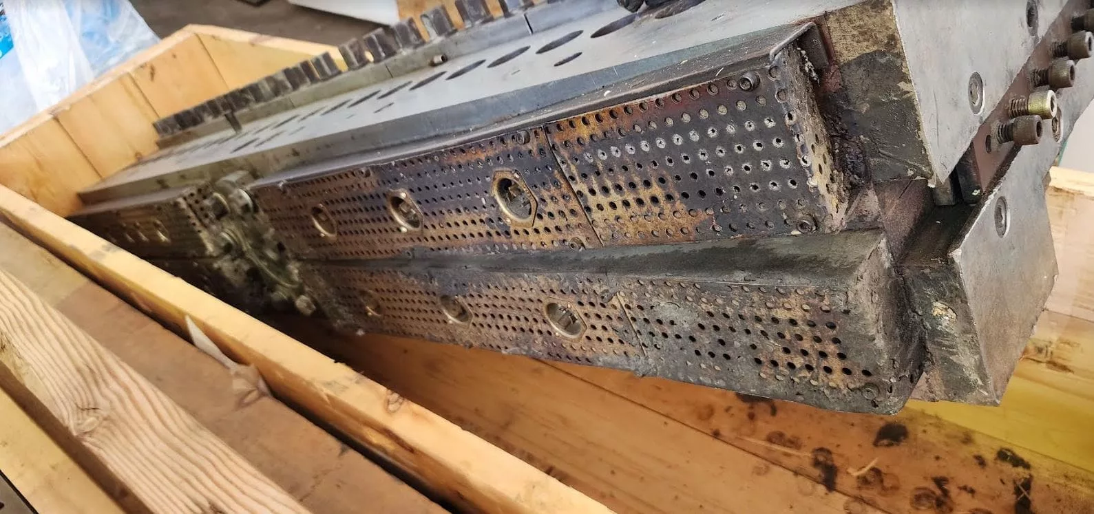 78" sheet extrusion die, .050 to .120 gauge, ran PVC & EVA, 2010 - Image 10