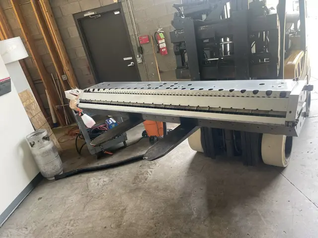 62" EDI #UH40, R-Bar sheet extrusion die, 7" multiflow manifold, .020" to .050" lip opening, approx. 27.5 - Image 8