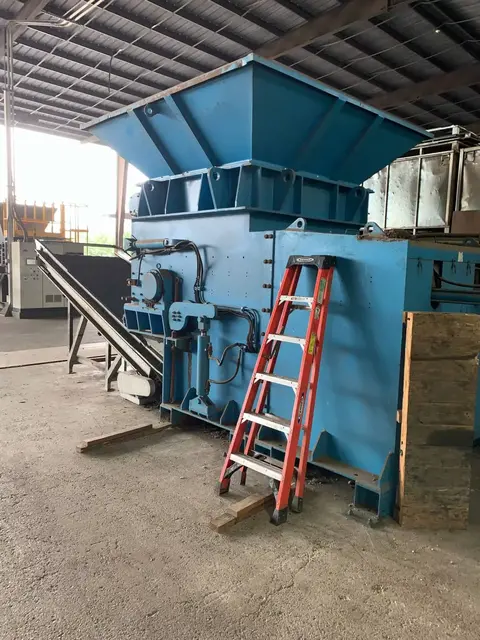 Chun Gwan #GPA50160, plastic shredder, 100" x 100" hopper, 63" x 63" feed section, 250 HP, hydraulic ram, 2014 - Image 3
