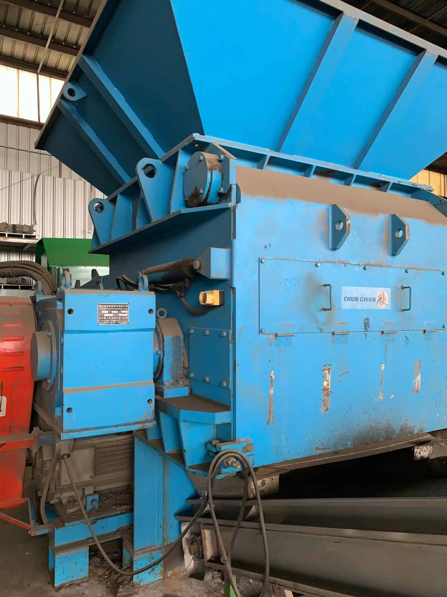 Chun Gwan #GPA50160, plastic shredder, 100" x 100" hopper, 63" x 63" feed section, 250 HP, hydraulic ram, 2014 - Image 5