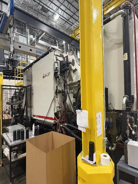 850 Ton, 362 oz., Cincinnati Milacron #VL-850, injection molding machine, 45.3" x 37.4" tie bars, Mosaic - Image 2