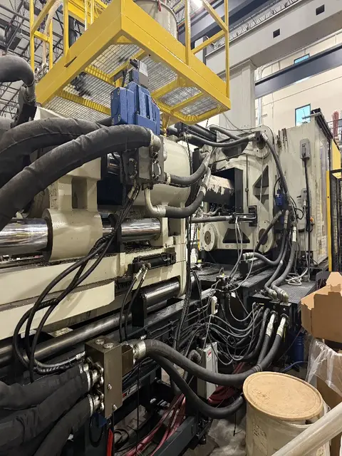 850 Ton, 362 oz., Cincinnati Milacron #VL-850, injection molding machine, 45.3" x 37.4" tie bars, Mosaic - Image 4