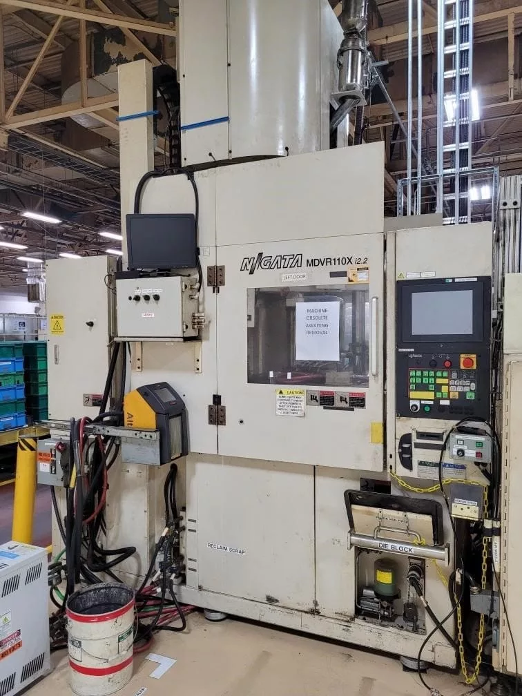 110 Ton, 3.59 oz., Niigata #MDVP110X, vertical injection molding machine, 18.11" x 18.11" max mold, 2008 - Image 1