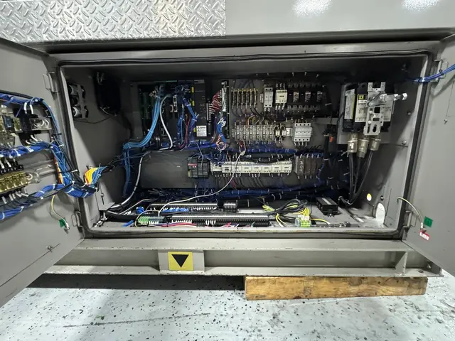 44 Ton, 1.23 oz., Toshiba #EC45N-II, injection molding machine, 12.6" x 12.6" tie bars, V30 Control, 2010 - Image 4