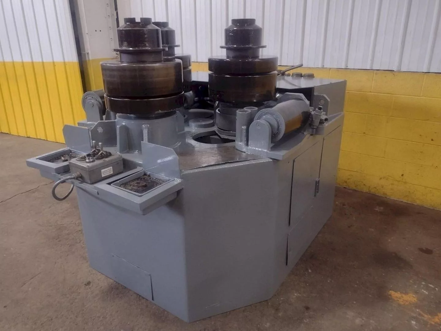 Roundo #R-6, angle bending roll, 6" x 6" x 1/2" angle leg-in, 5" x 5" x 5/8" leg-out, 17-3/8" rolls, 17.5 HP - Image 2