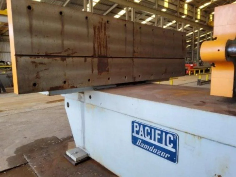 625 Ton, Pacific #625RD, hydraulic straightening press, 18" stroke, 28" x 28" pressing platen, 34" x 120" - Image 2