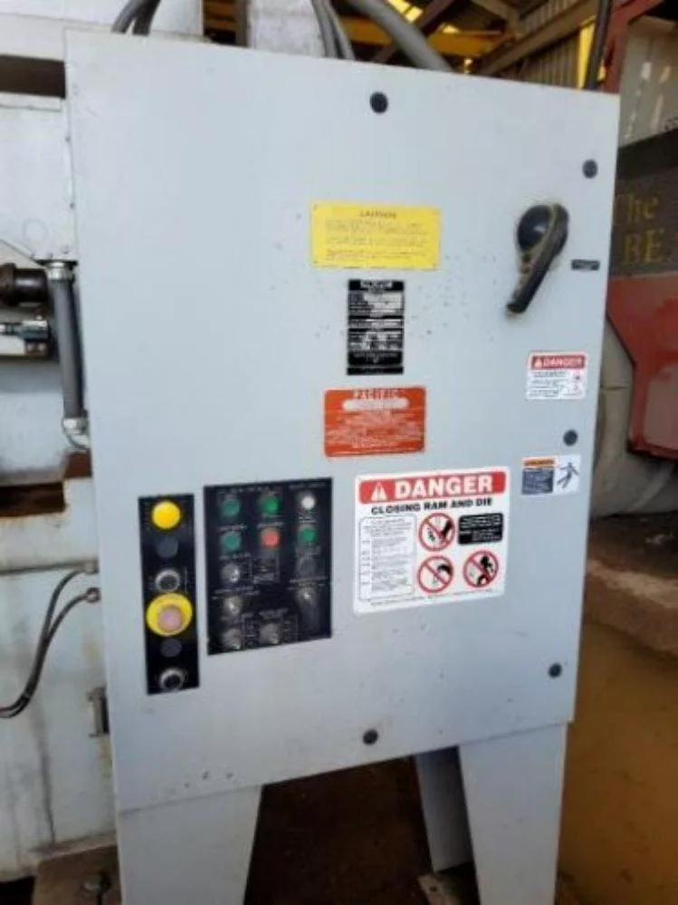 625 Ton, Pacific #625RD, hydraulic straightening press, 18" stroke, 28" x 28" pressing platen, 34" x 120" - Image 6