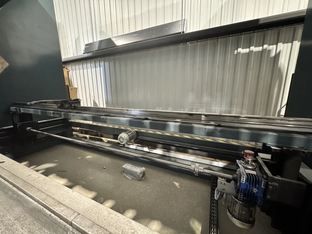 320 Ton, Durma #AD-R-40320, CNC hydraulic press brake, 13.2' overall, 141.73" between housing, Cybelec - Image 2