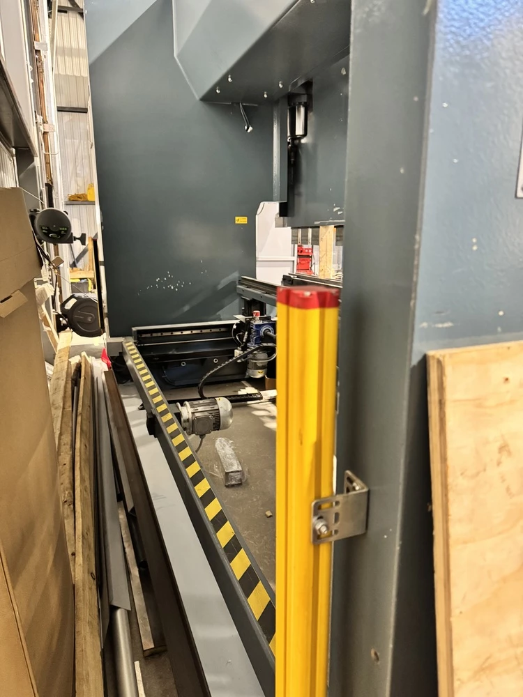 320 Ton, Durma #AD-R-40320, CNC hydraulic press brake, 13.2' overall, 141.73" between housing, Cybelec - Image 4