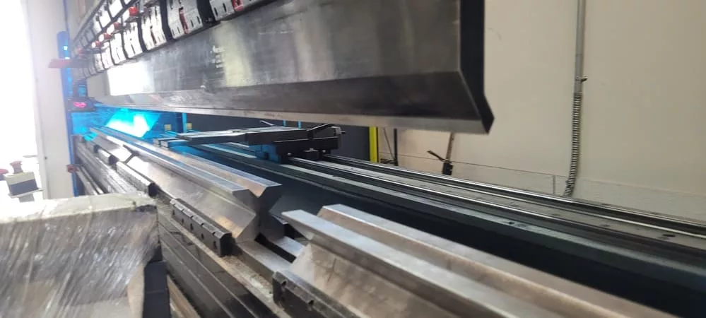 150 Ton, Accurl #Genius-Pro-B32135, CNC hydraulic press brake, 10' overall, 7.87" stroke, Delem 58T 2D CNC - Image 3