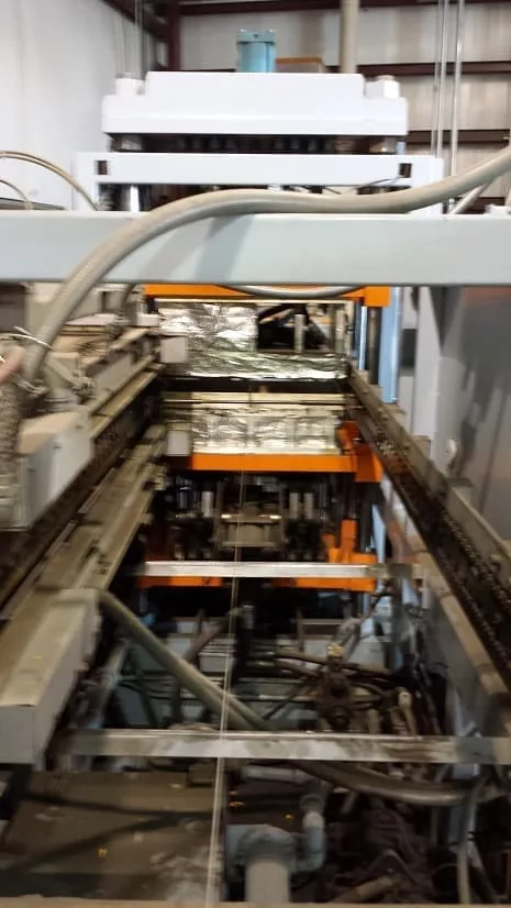 Drypoll roll-fed inline thermoformer, 29" x 30" max mold, 83" ovens, approx. 85 Ton form & trim, 1988 - Image 4