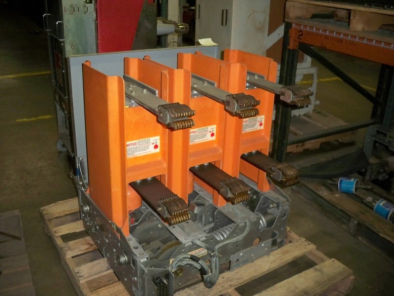 1200 Amps, General Electric, vb-13.8- 750, Close Coil 250 VAC - Image 2