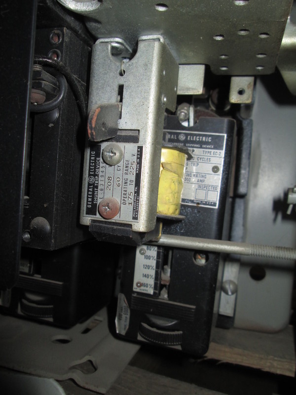 600 Amps, General Electric, AK-1-25-9, electrically operated, drawout - Image 4
