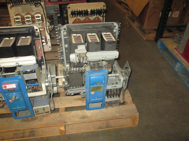 600 Amps, General Electric, AK-5-25-E, electrically operated, drawout - Image 1