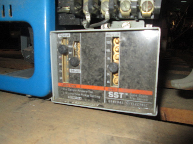 600 Amps, General Electric, AK-5-25-E, electrically operated, drawout - Image 3
