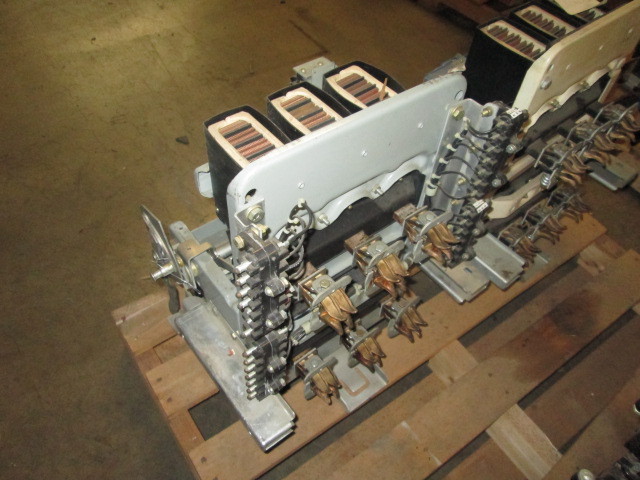 600 Amps, General Electric, AK-5-25-E, electrically operated, drawout - Image 4