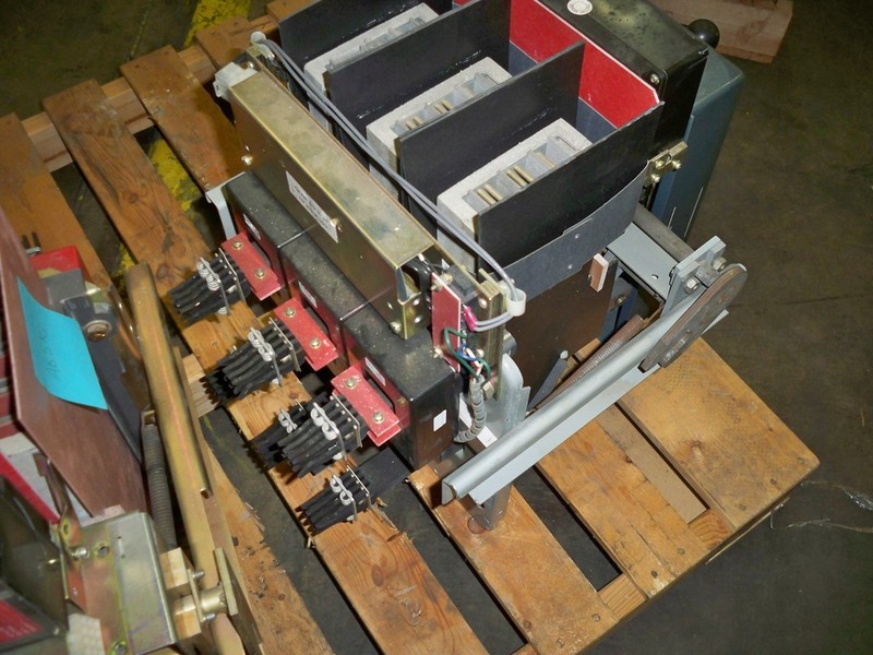 600 Amps, Allis-Chalmers, LA-600, Blue Faceplate, manually operated, drawout - Image 3