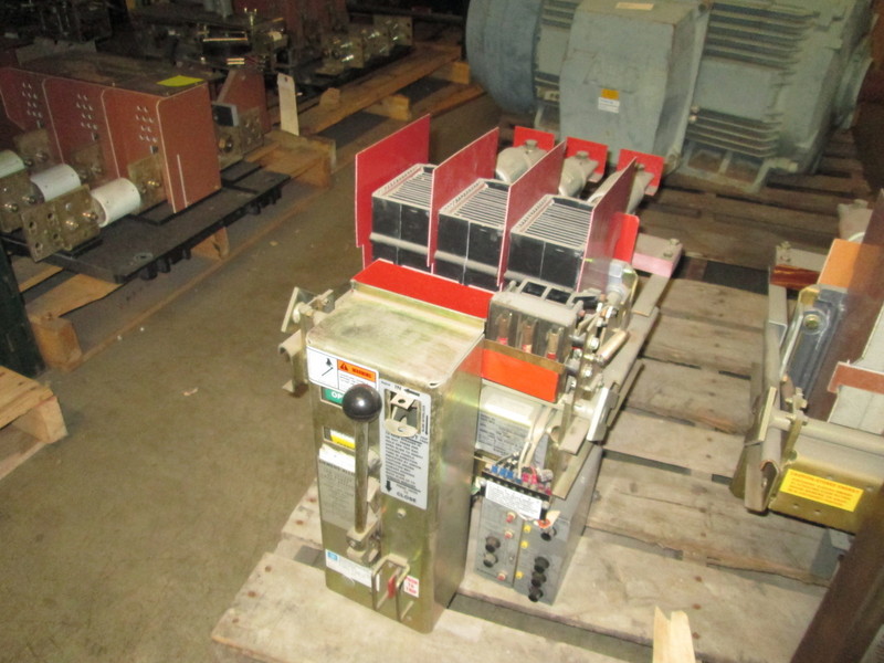 600 Amps, Siemens-Allis, LAF-600B, manually operated, drawout, 1200A fuses - Image 1