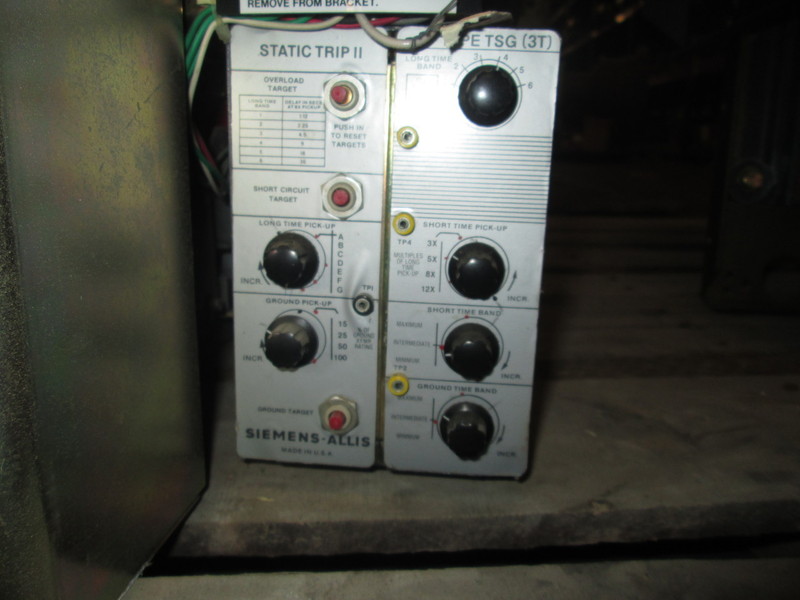 600 Amps, Siemens-Allis, LAF-600B, manually operated, drawout, 1200A fuses - Image 4