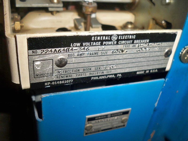 600 Amps, General Electric, AKU-2A-25-1, manually operated, drawout, 400A Fuses, LI - Image 2