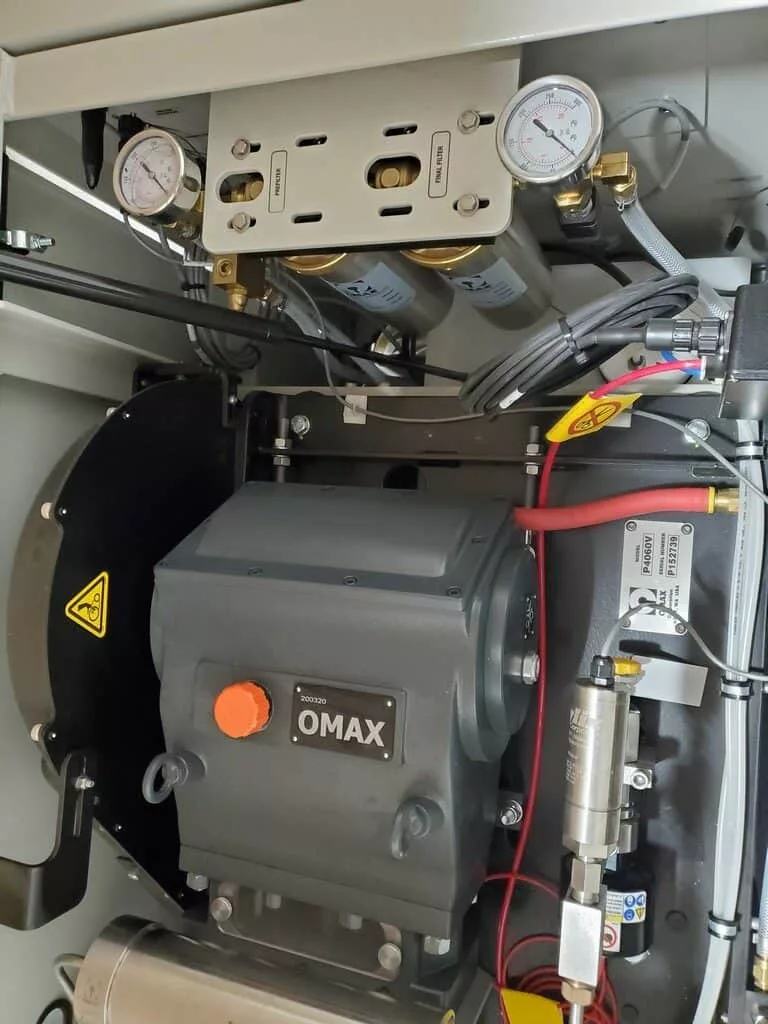 Omax #Maxiem-1530, CNC waterjet cutting system, 5.2' x 10' table, 40 HP pump, 60,000 PSI, Intelli-Max - Image 9