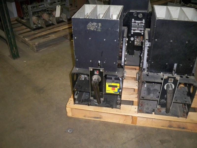 600 Amps, Federal Pacific, DMP-25, manually operated, drawout - Image 1