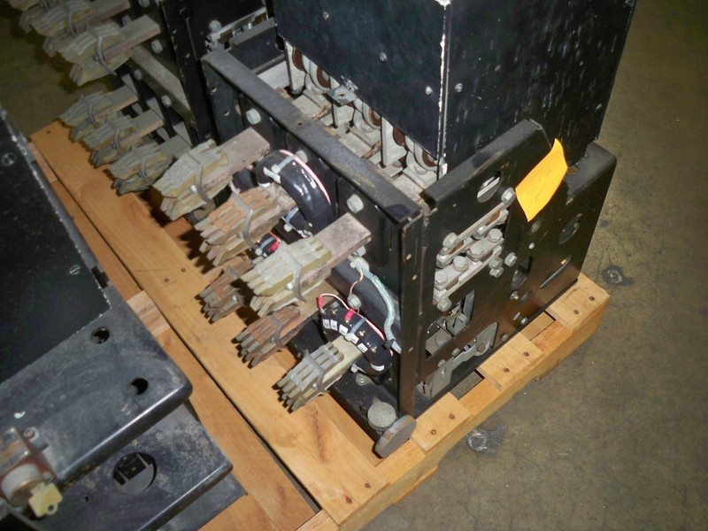 600 Amps, Federal Pacific, DMP-25, manually operated, drawout - Image 3