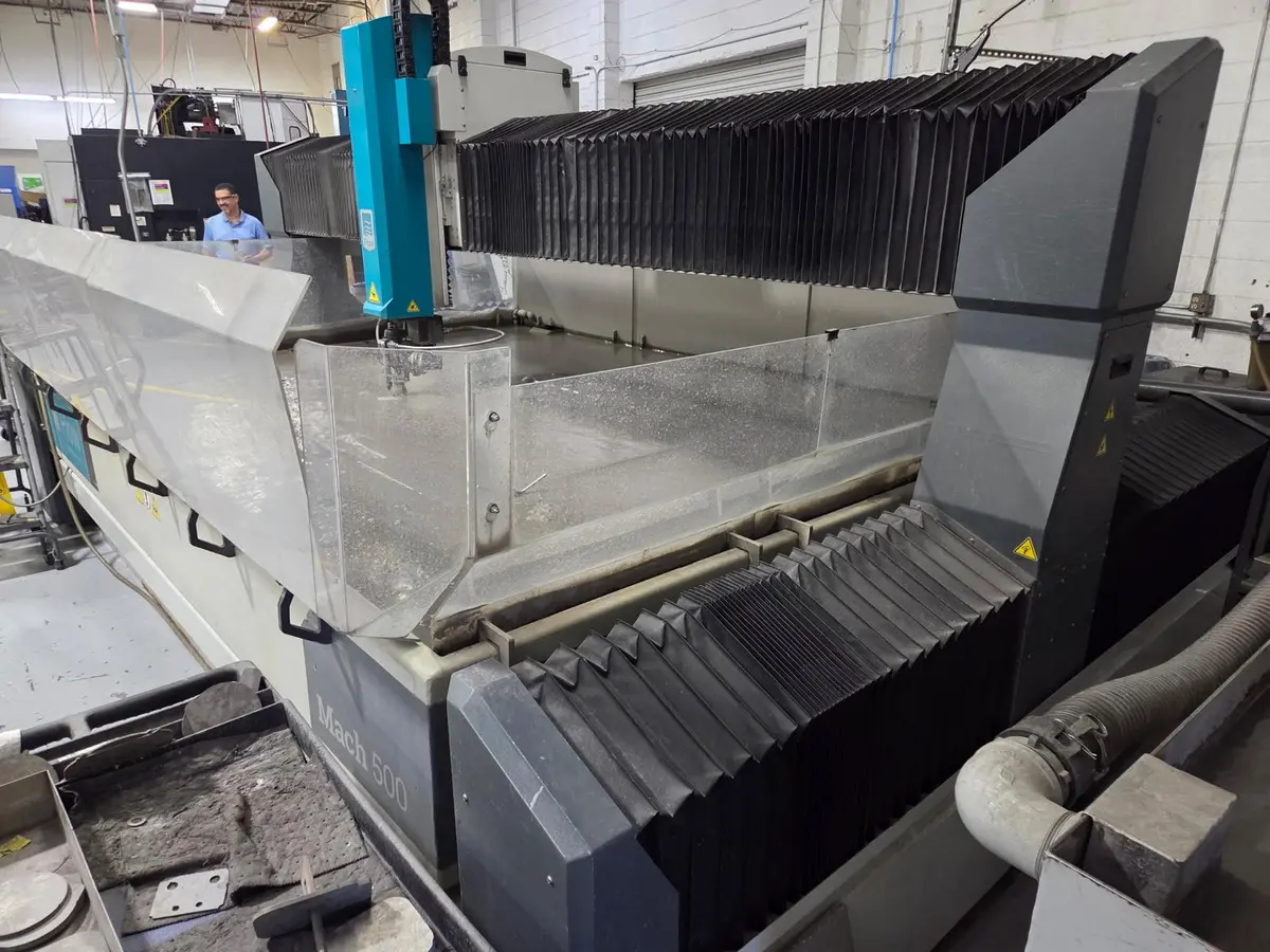Flow #Mach-500-3020, CNC waterjet cutting system, 6.6' x 10.1' table, 50 HP pump, 94,000 PSI, Flowmaster PC - Image 3