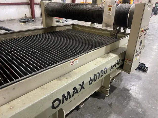 Omax #60120, CNC waterjet cutting system, 6.5' x 12' table, 40 HP pump, 60,000 PSI, Omax PC Control, 2019 - Image 2