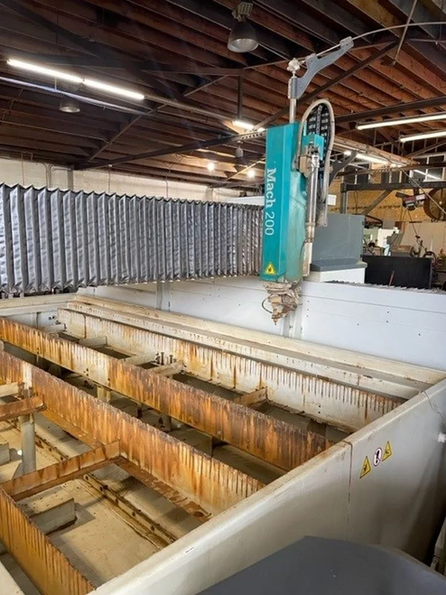 Flow #Mach-200-4020-Pivot-Plus, CNC waterjet cutting system, 6.6' x 13.1' table, 30 HP pump, 60,000 PSI - Image 4