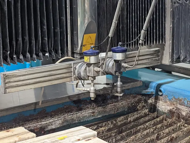 Techni #TJ4000, CNC waterjet cutting system, 6.3' x 12.8' table, 50 HP pump, 60,000 PSI, rebuilt pump - Image 3
