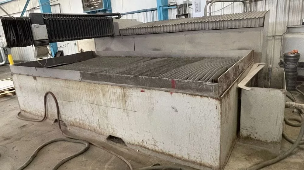 Flow #Mach-3-4020b, CNC waterjet cutting system, 6' x 13' table, 100 HP pump, 94,000 PSI, Flow PC Based - Image 2