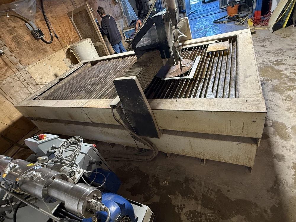 Multicam #V-Series, CNC waterjet cutting system, 5' x 10' table, 30 HP pump, 60,000 PSI, 2012 - Image 2