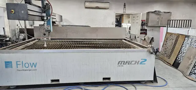 Flow #Mach-2-2031b, CNC waterjet cutting system, 6.6' x 10' table, 30 HP pump, 60,000 PSI, Flowmaster PC - Image 1