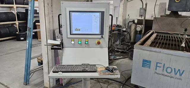 Flow #Mach-2-2031b, CNC waterjet cutting system, 6.6' x 10' table, 30 HP pump, 60,000 PSI, Flowmaster PC - Image 4