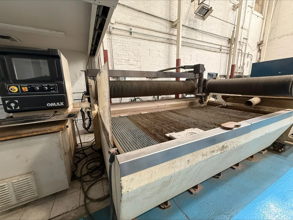 Omax #55100, CNC waterjet cutting system, 5.4' x 10.5' table, 30 HP pump, 50,000 PSI, Omax CNC Control, 2006 - Image 1