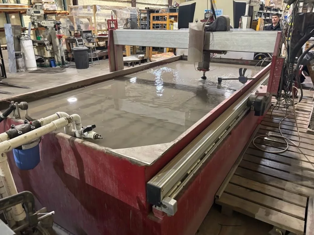 Omax #Maxiem-1530, CNC waterjet cutting system, 5.2' x 10.1' table, 20 HP pump, 50,000 PSI, Intelli-Max - Image 2