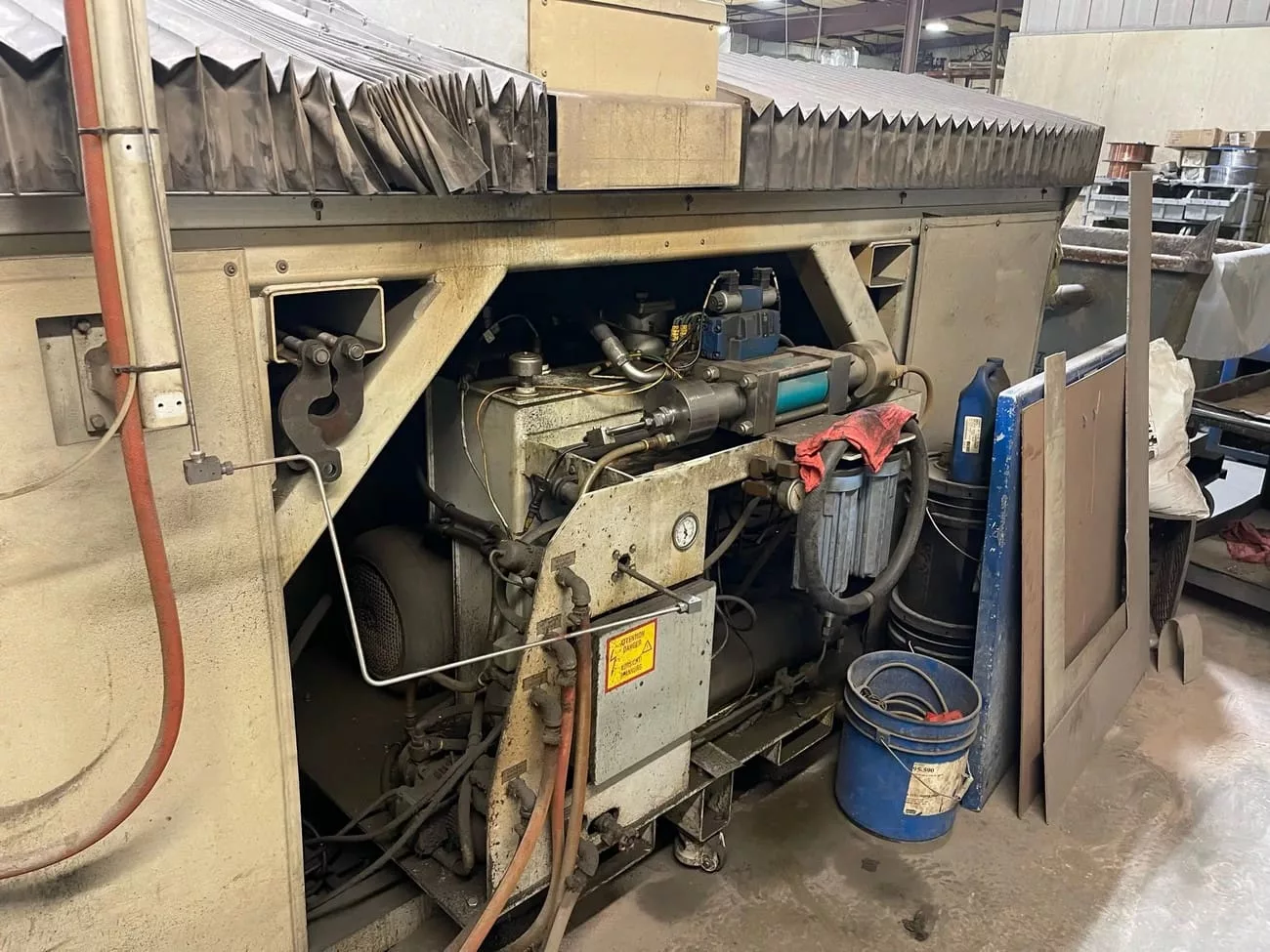Flow #IFB-4800, CNC waterjet cutting system, 4' x 8' table, 50 HP pump, 60,000 PSI, Flowmaster Control, 2004 - Image 7