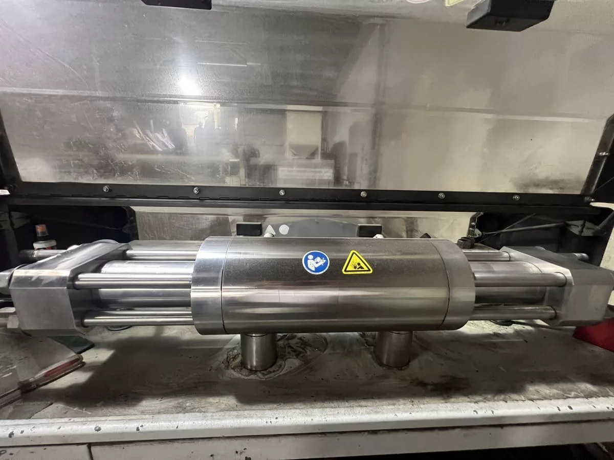 KMT #Streamline-Pro-60, waterjet intensifier pump, 60 HP, 90,000 PSI, 2011 - Image 6