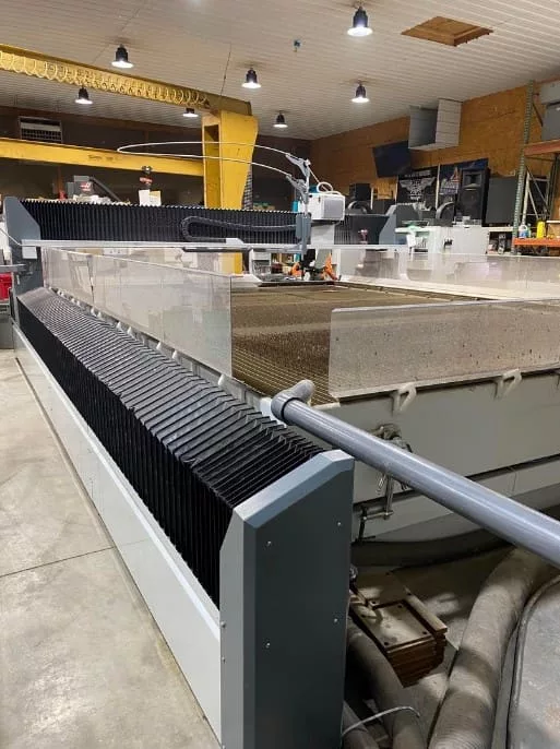 Flow #Mach-500-4060, CNC waterjet cutting system, 13.6' x 20' table, 50 HP pump, 94,000 PSI, Flow PC Based - Image 2