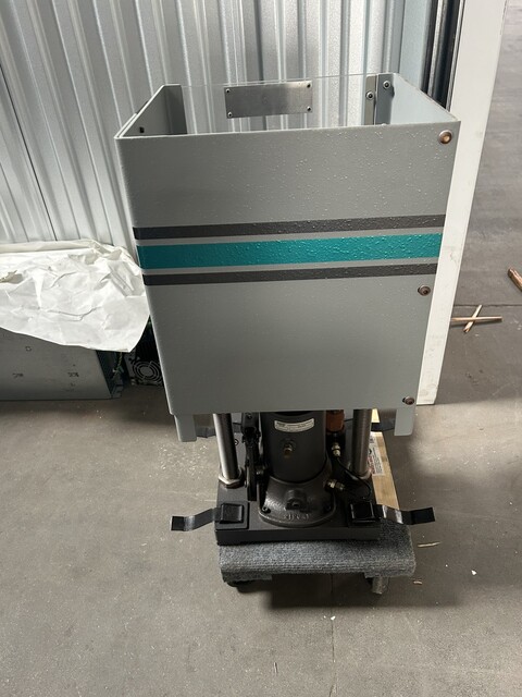 Carver #3850, Bench-Type Manual Hydraulic Press - Image 3
