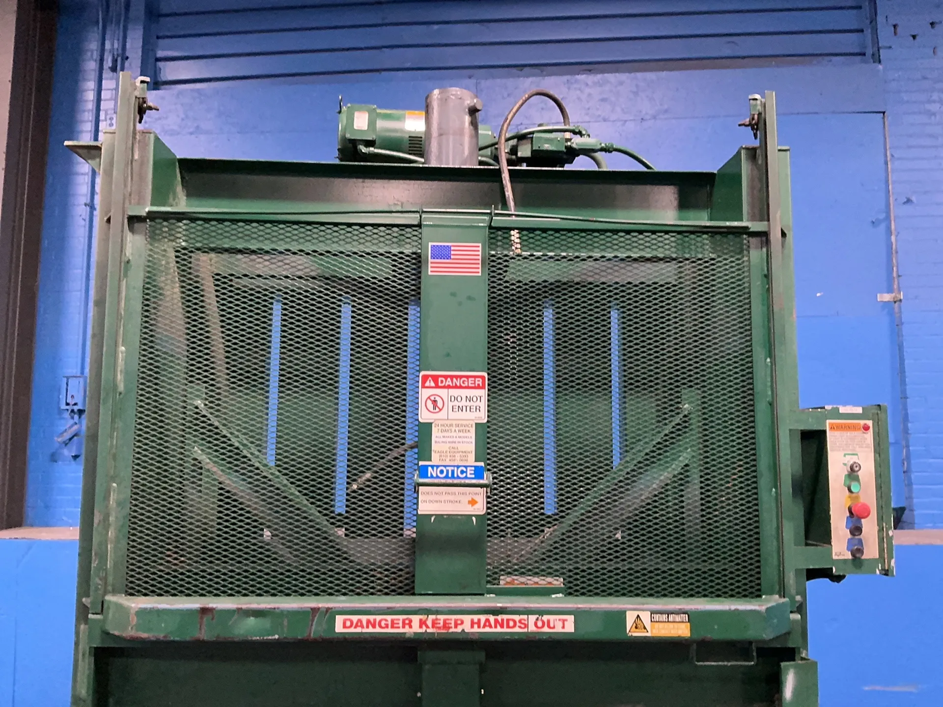 30" x 60" x 35" Marathon #V-6030 04, Vertical Baler - Image 4